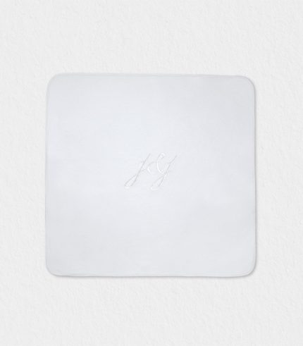 Baby blanket Classy in pure white, crafted from organic cotton.